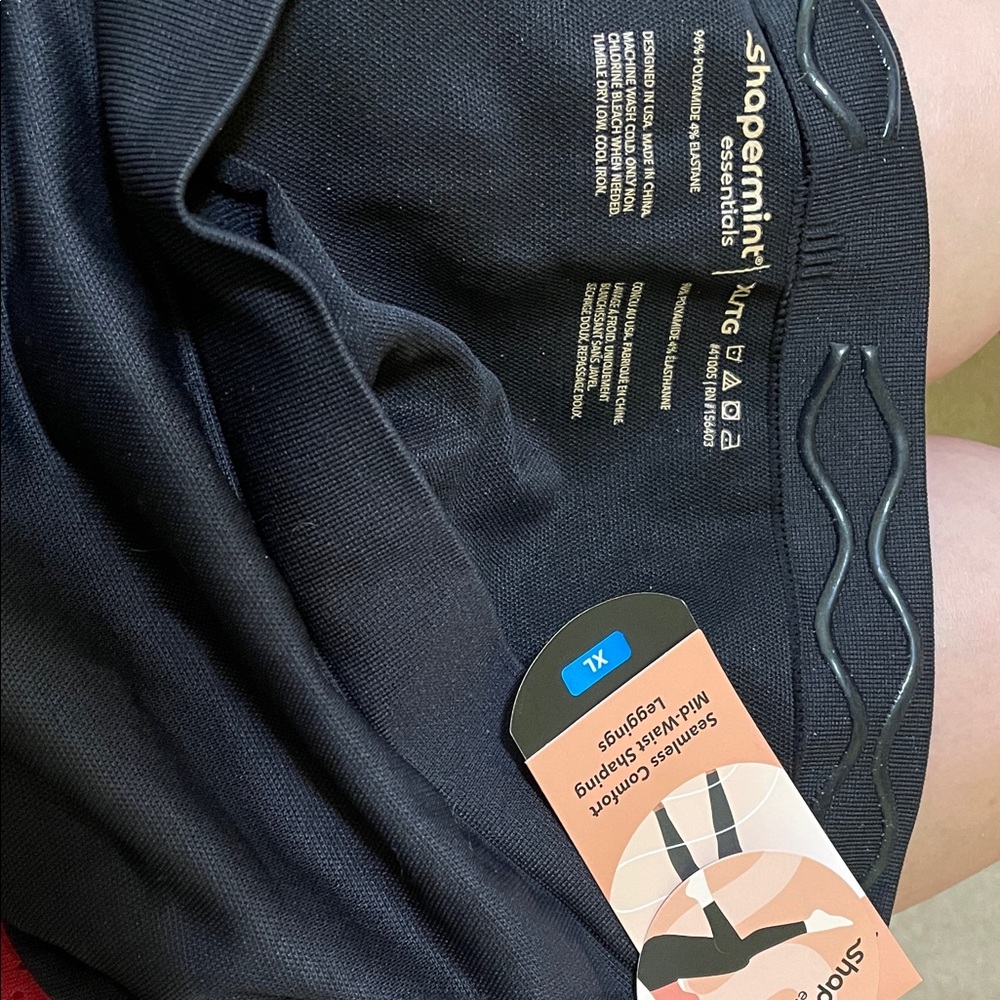 NWT AND NIP Shapermint Essentials Seamless Mid-Waist Shaping Leggings - Picture 2 of 2